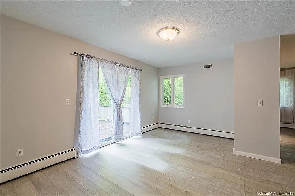 3 bed, 2.5 bath, 1653 sqft, $3,200 — Photo 4