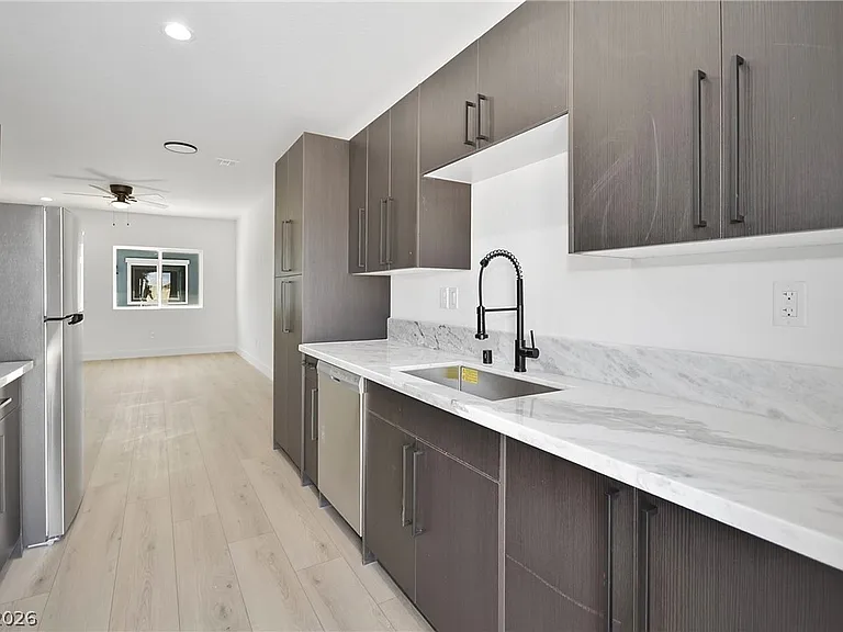2001 S Dandelion St #2 — Photo 14