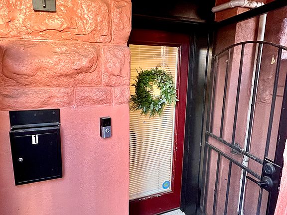 Front entrance (private entrance)