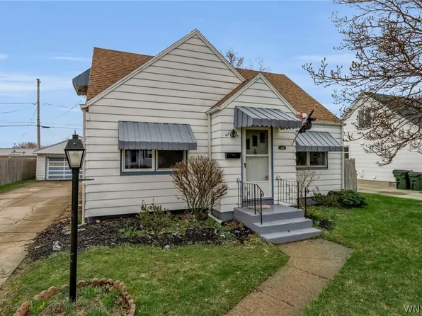 39 Airview Ter, Depew, NY 14043
