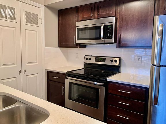 4th image of 425 W 9th St APT 203