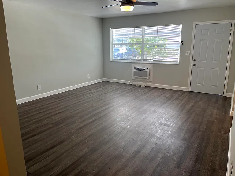 1419 SE 2nd St #1 — Photo 5