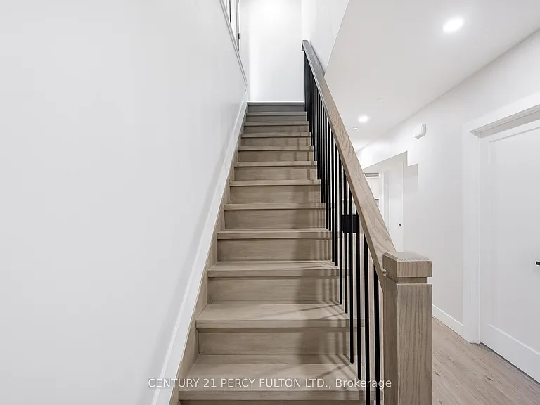 13 McKayfield Rd #LOWER — Photo 7