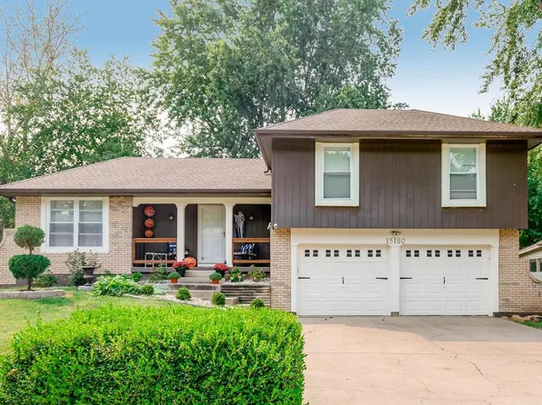 15120 S Arapaho Dr, Olathe, KS 66062