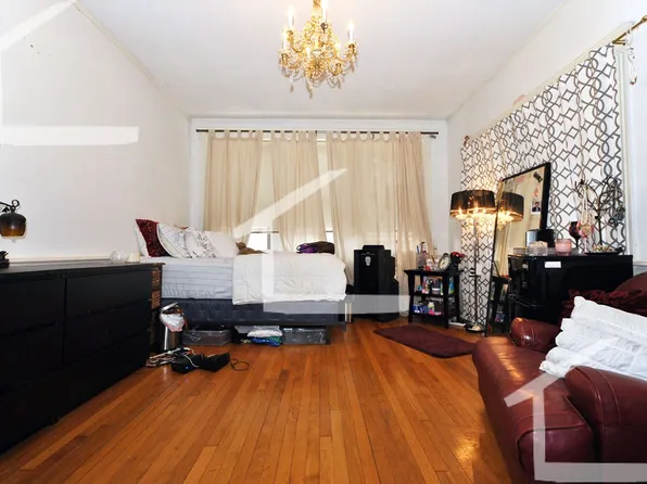 215 Saint Paul St #2D, Brookline, MA 02446