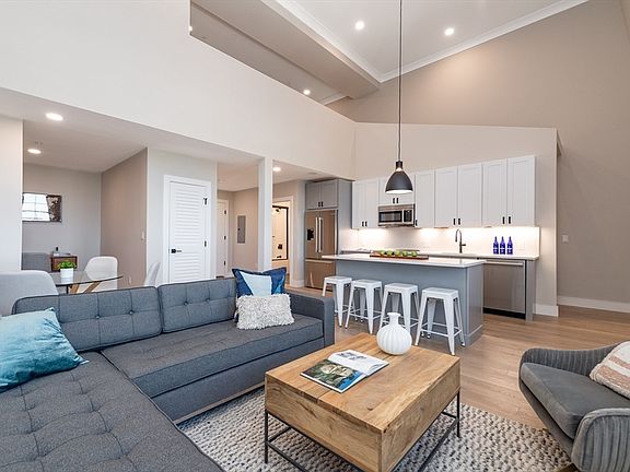 5th image of 4 Franklin St #401