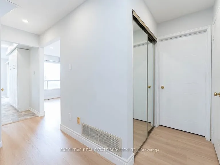 11 Upland Dr #UPPER — Photo 7