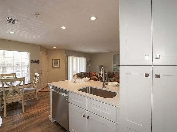4th image of 850 S Tamiami Trl APT 324