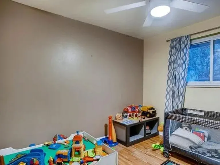 423 S Hoyt St — Photo 5