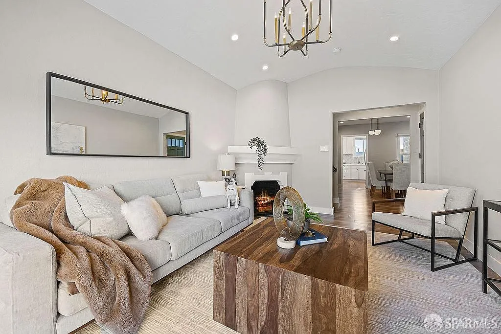 63 W Cavour St photo 1