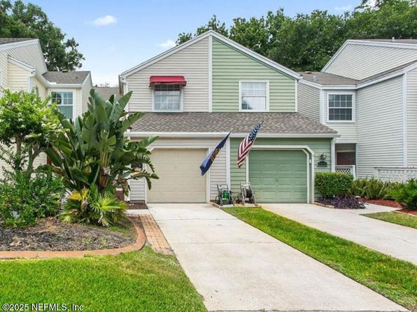 1518 Spindrift Cir W