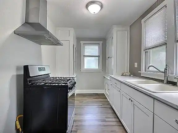 5th image of 204 N Martinson Ave