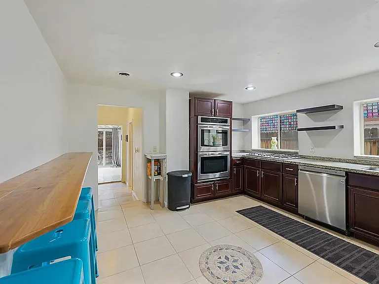 4 bed, 1690 sqft, $800 — Photo 4
