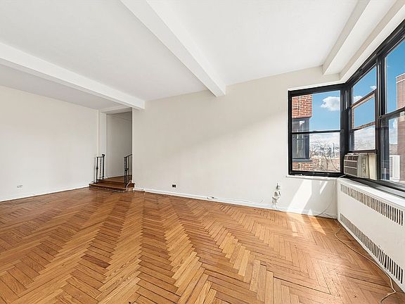 2nd image of 72 Park Ter W APT E67