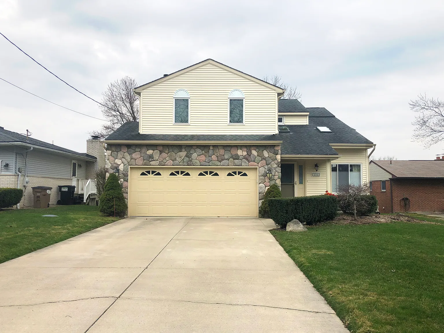 12180 Della Dr photo 1