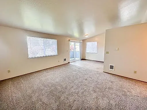 Liberty Square Apartments — Photo 8