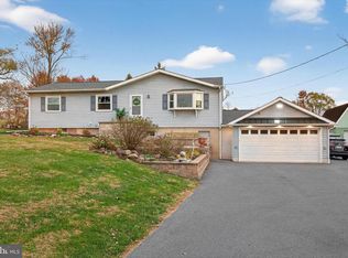 2425 Lebanon Rd, Manheim, PA 17545