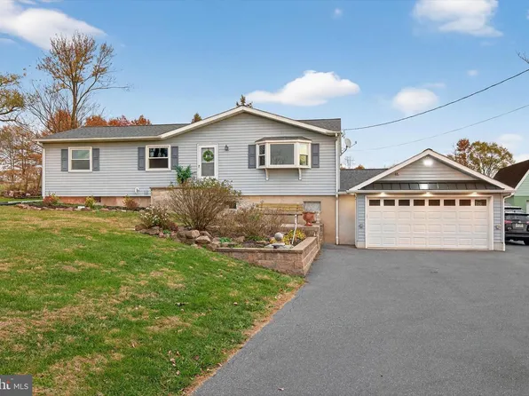 2425 Lebanon Rd, Manheim, PA 17545