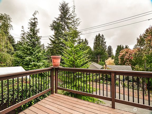 5th image of 3052 Garlough Avenue SW