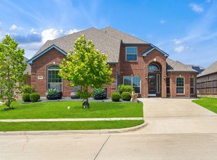 129 Red Pine Dr, Red Oak, TX 75154