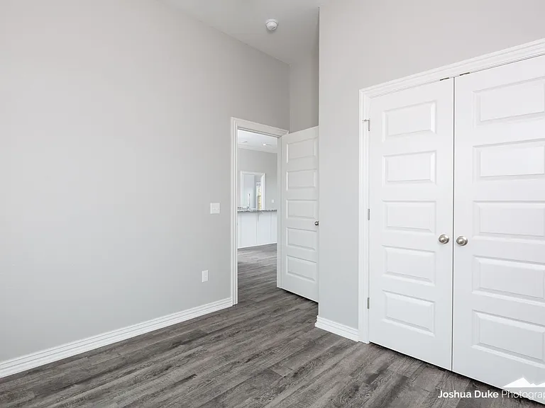 5924 W Mecklin St — Photo 14