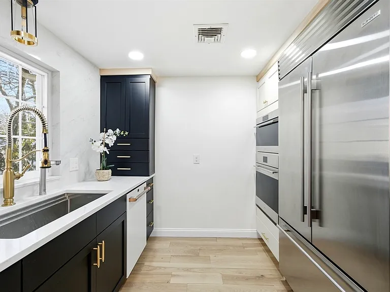 8 Phinney Rd — Photo 9