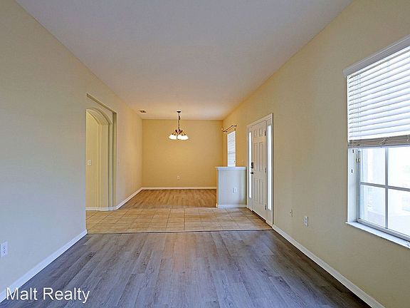 3rd image of 102 NW 1st Pl