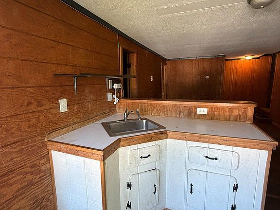 5th image of 312 E Broadway APT 4