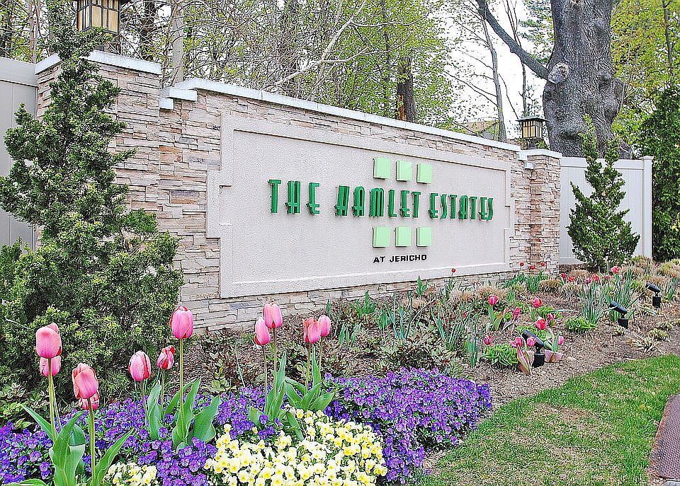 1st image of 1 Olde Hamlet Dr