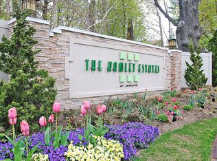 1 Olde Hamlet Dr, Jericho, NY 11753