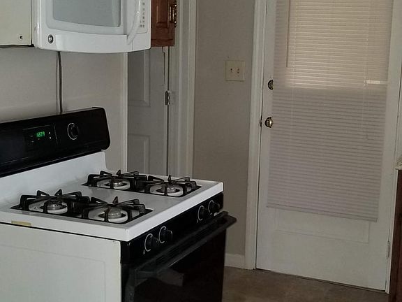 3rd image of 3208 Chestnutdale Ave