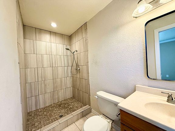 3rd image of 502 Odom Dr Unit 1