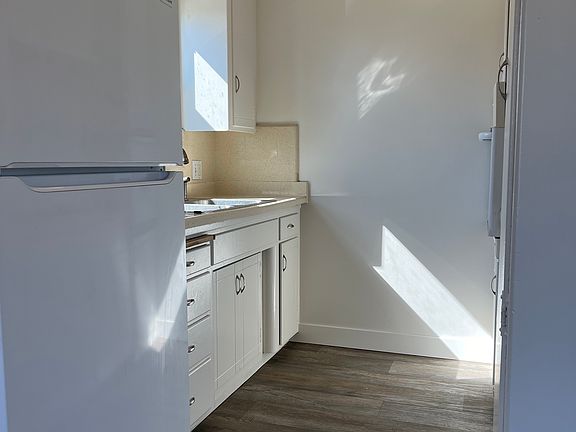 5th image of 2428 Polk Ave