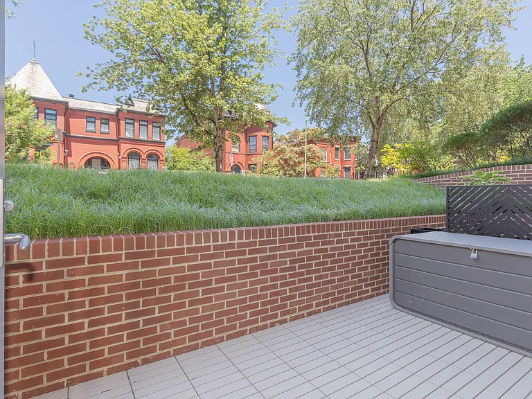 901 D St NE #1 — Photo 46