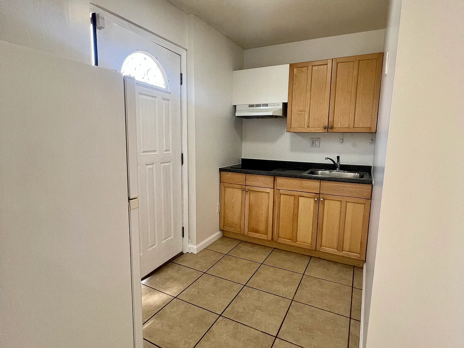 Studio, 325 sqft, $1,900 — Photo 3