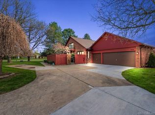 42228 Lochmoor St, Clinton Township, MI 48038
