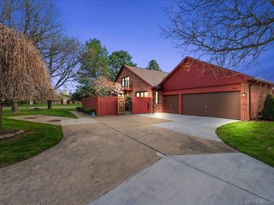 42228 Lochmoor St, Clinton Township, MI, 48038