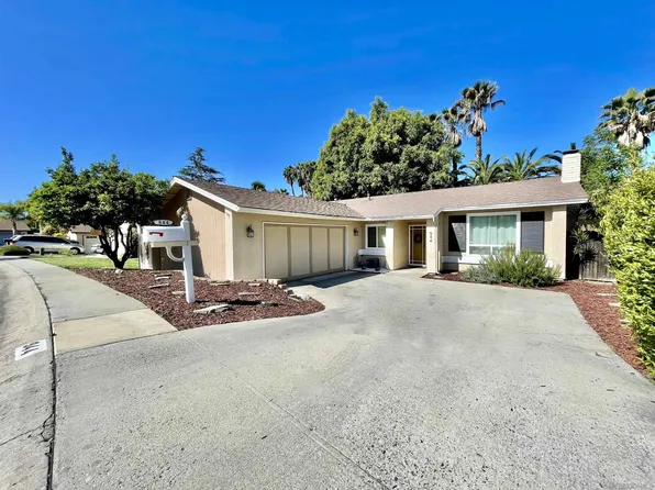 944 Woodcreek Rd, Fallbrook, CA 92028