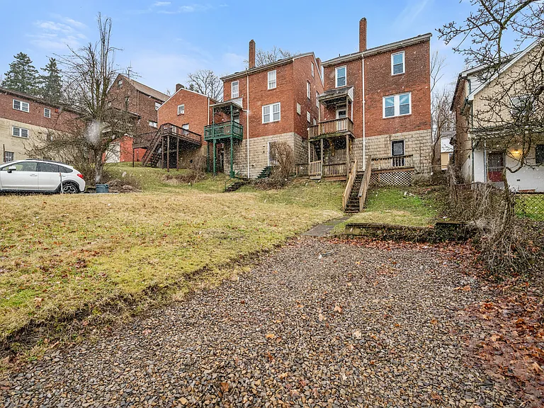 139 Sumner Ave — Photo 28