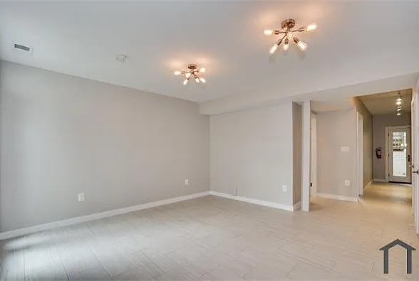 1360 Levis St NE #B — Photo 6