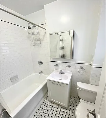 Rented by Manhattan Realty Group | media 14