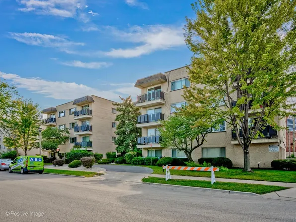 8230 Elmwood Ave APT 102, Skokie, IL 60077