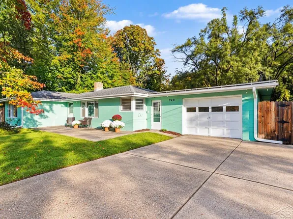 748 W Irish St, Sanford, MI 48657