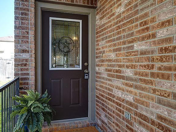 3rd image of 10311 Rosewood Crk