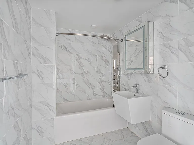 864 Willoughby Ave #2B — Photo 4
