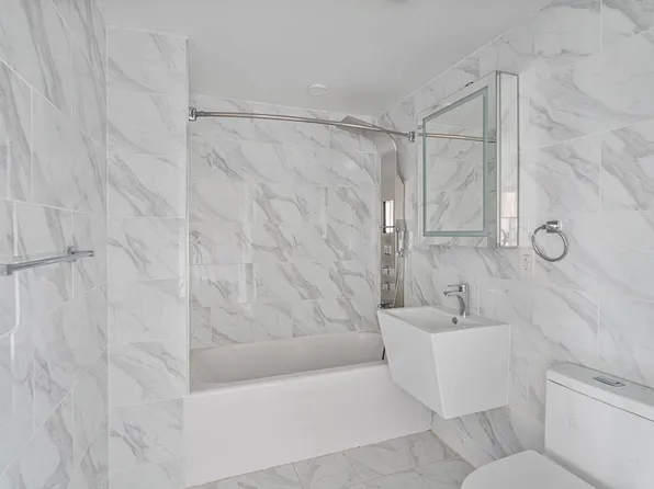 874 Willoughby Avenue image 4 of 9