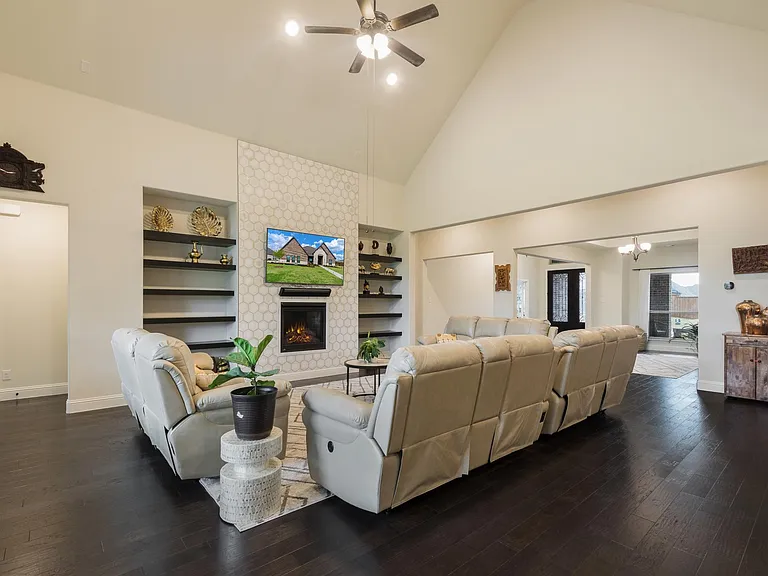 612 Ambergate Dr — Photo 13