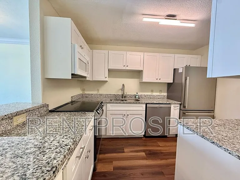 1100 Delaney Ave #F201 — Photo 4