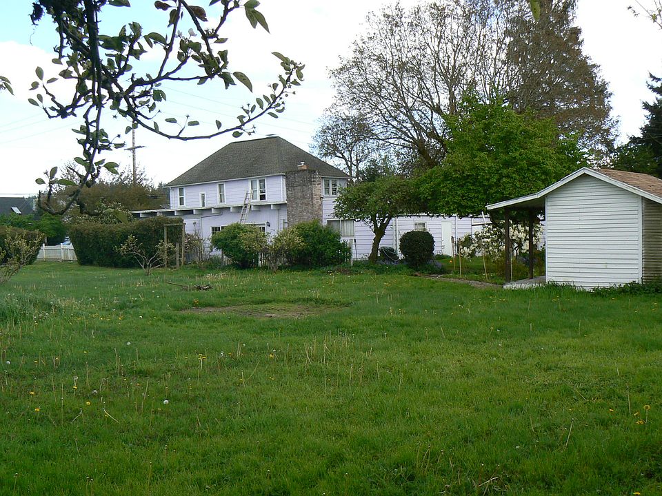 2nd image of 822 9th St SW