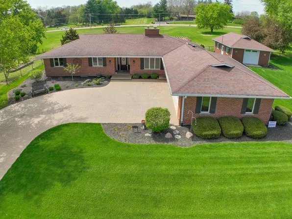 704 N 1st St, Elburn, IL 60119